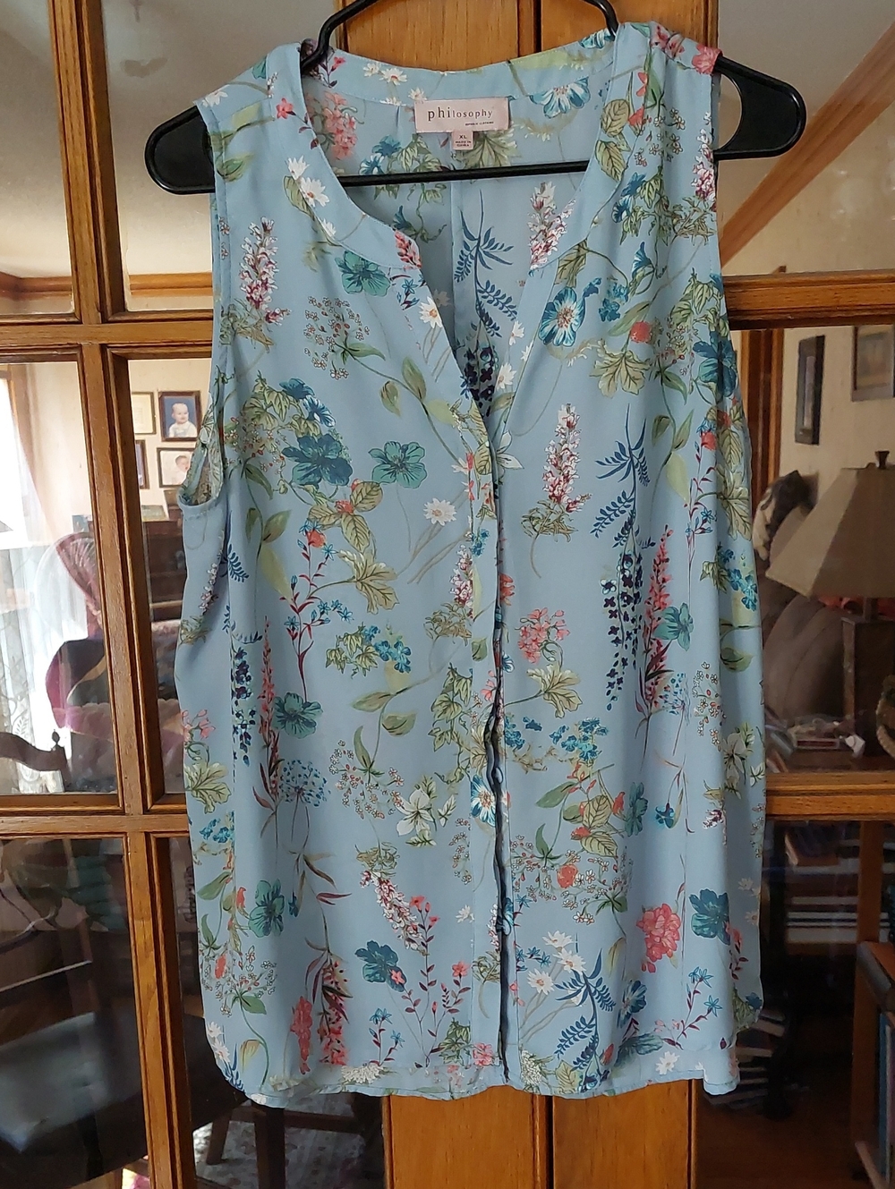 Philosophy XL Light Blue Floral Sleeveless Button-Down Semi-sheer Blouse